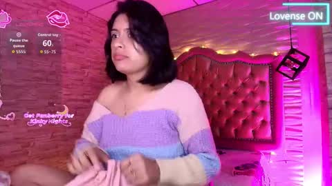 roxanne_han online show from November 22, 2025, 11:53 am