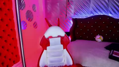 roxanne_han online show from June 12, 2026, 12:26 pm