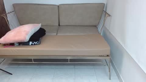 Snapshot of roxanne_vale chatting on February 20, 2026, 8:09 pm Roxanne online show from February 20, 2026, 8:09 pm