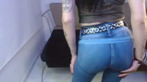 Snapshot of roxanne_vale chatting on February 24, 2026, 8:18 pm Roxanne online show from February 24, 2026, 8:18 pm