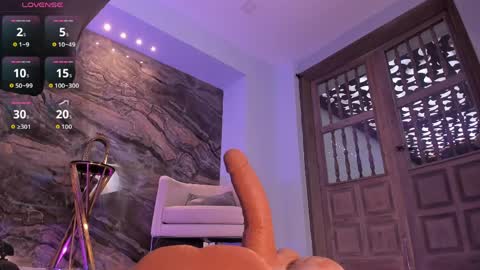 Snapshot of roxannehill_ chatting on April 1, 2026, 1:41 pm Roxanne Hill online show from April 1, 2026, 1:41 pm