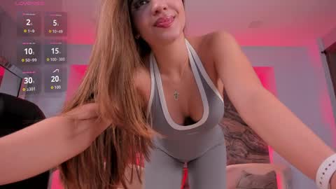 Snapshot of roxannehill_ chatting on April 2, 2026, 12:14 pm Roxanne Hill online show from April 2, 2026, 12:14 pm