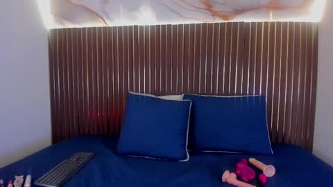 Roxie  online show from September 16, 2025, 11:44 am