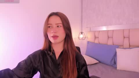 Snapshot of roxie_summers chatting on February 18, 2025, 10:36 pm Roxie online show from February 18, 2025, 10:36 pm