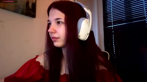Snapshot of roxiepiurkowski chatting on April 29, 2026, 3:27 pm Hana online show from April 29, 2026, 3:27 pm