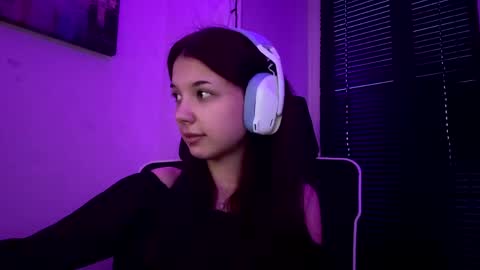 Snapshot of roxiepiurkowski chatting on April 30, 2026, 4:57 pm Hana online show from April 30, 2026, 4:57 pm