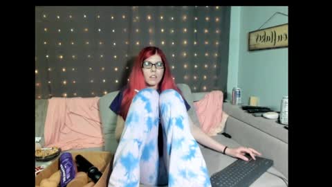 roxihazeleyes online show from February 17, 2025, 9:24 am