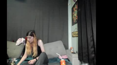 roxihazeleyes online show from November 17, 2025, 11:10 pm