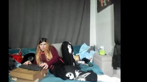 Snapshot of roxihazeleyes chatting on December 21, 2025, 5:58 am roxihazeleyes online show from December 21, 2025, 5:58 am