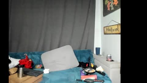 roxihazeleyes online show from January 5, 2026, 5:27 pm