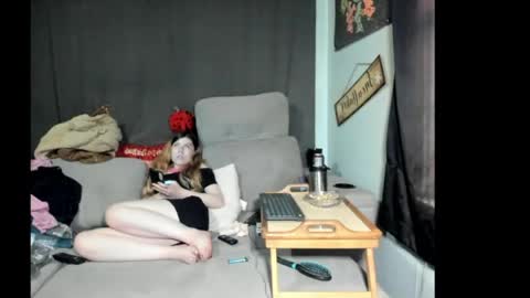 roxihazeleyes online show from May 26, 2026, 2:13 pm