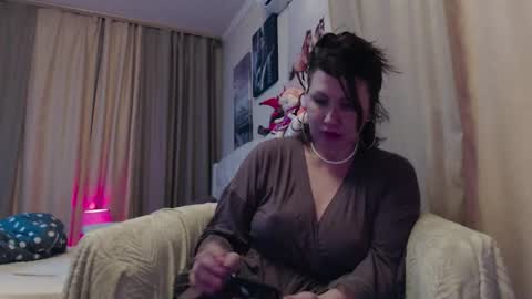 Snapshot of roxolanaa_sexy chatting on December 3, 2025, 2:15 pm ROXOLANAA SEXY online show from December 3, 2025, 2:15 pm