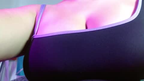 Snapshot of roxx_iie chatting on November 28, 2025, 11:46 am roxiie online show from November 28, 2025, 11:46 am