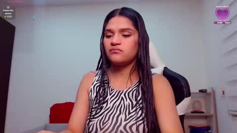 roxxi_2110 online show from September 24, 2025, 1:53 am