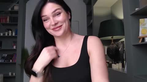 roxxiejet online show from November 11, 2025, 8:25 am