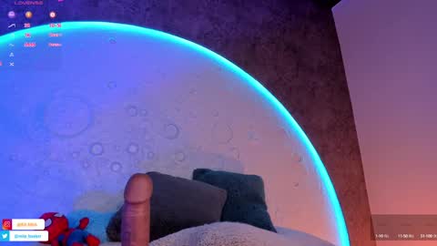 Snapshot of roxxxevelvet chatting on February 22, 2025, 8:20 pm Roxx IG  online show from February 22, 2025, 8:20 pm