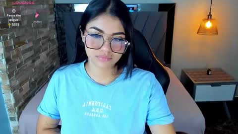 roxxybloom online show from November 7, 2025, 12:49 pm