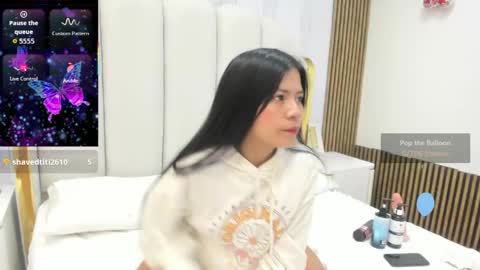 Roxy online show from April 17, 2026, 12:08 pm