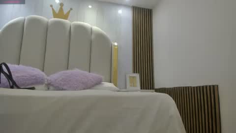 Snapshot of roxy_flame_ chatting on June 18, 2026, 11:25 am Roxy online show from June 18, 2026, 11:25 am