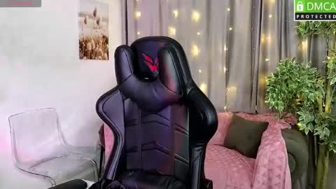 Roxy fiery online show from November 24, 2025, 1:05 am