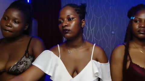 Snapshot of roxy_heather chatting on November 8, 2025, 3:34 pm Roxy online show from November 8, 2025, 3:34 pm