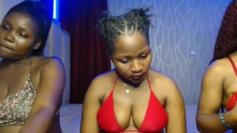 Snapshot of roxy_heather chatting on November 12, 2025, 4:18 pm Roxy online show from November 12, 2025, 4:18 pm