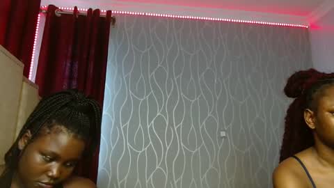 Snapshot of roxy_heather chatting on November 14, 2025, 4:44 am Roxy online show from November 14, 2025, 4:44 am