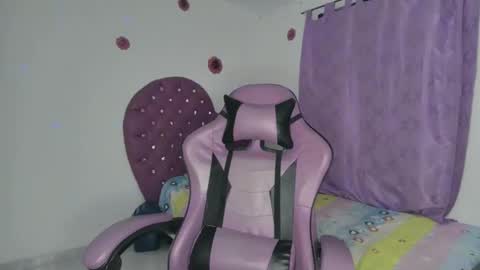 Snapshot of roxy_lu_07 chatting on December 18, 2025, 3:34 am Roxy online show from December 18, 2025, 3:34 am