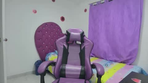 Snapshot of roxy_lu_07 chatting on December 23, 2025, 3:26 am Roxy online show from December 23, 2025, 3:26 am