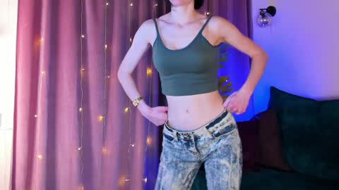 Snapshot of roxy_riot_ chatting on February 7, 2025, 4:27 am roxy_riot_ online show from February 7, 2025, 4:27 am