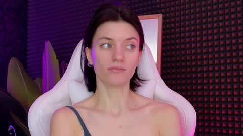 Snapshot of roxy_riot_ chatting on March 9, 2025, 4:27 am roxy_riot_ online show from March 9, 2025, 4:27 am