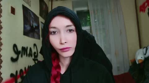 Snapshot of roxy_silver chatting on June 3, 2026, 2:33 pm Roxy online show from June 3, 2026, 2:33 pm