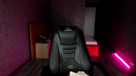 Snapshot of roxy_the_daedevill chatting on December 21, 2024, 7:45 am roxy_the_daedevill online show from December 21, 2024, 7:45 am