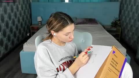 Snapshot of roxy_the_daedevill chatting on February 6, 2025, 4:10 am roxy_the_daedevill online show from February 6, 2025, 4:10 am