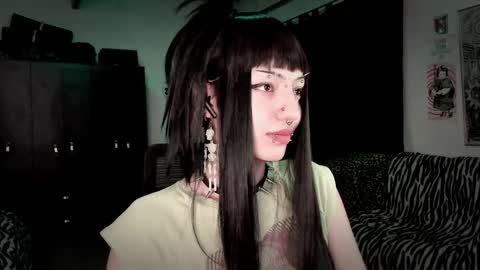 Roxy Independient model Help me to reach 50 thumbs up online show from February 26, 2026, 12:20 am