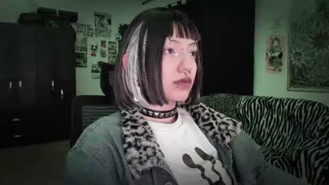 Snapshot of roxy_toxic chatting on June 18, 2026, 12:55 am Roxy Independient model Help me to reach 50 thumbs up online show from June 18, 2026, 12:55 am