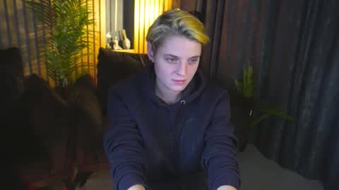 Snapshot of roxyflames chatting on December 3, 2025, 1:53 pm roxyflames online show from December 3, 2025, 1:53 pm