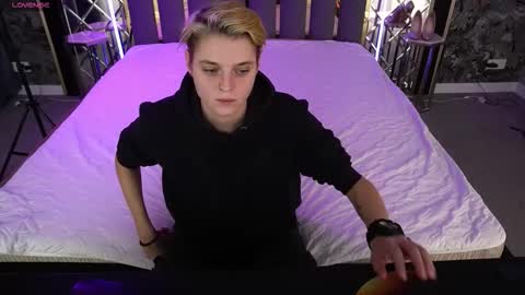 Snapshot of roxyflames chatting on December 4, 2025, 2:15 pm roxyflames online show from December 4, 2025, 2:15 pm