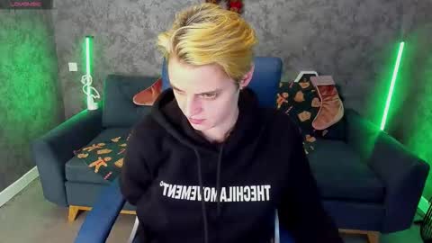 Snapshot of roxyflames chatting on December 16, 2025, 2:11 pm roxyflames online show from December 16, 2025, 2:11 pm