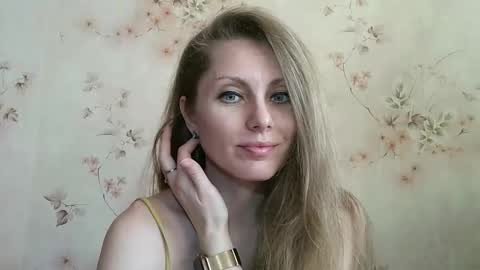 roxyfox18x01 online show from March 22, 2026, 12:30 pm