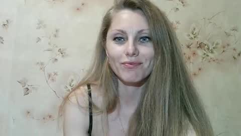 Snapshot of roxyfox18x01 chatting on April 27, 2026, 7:34 pm roxyfox18x01 online show from April 27, 2026, 7:34 pm