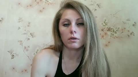 Snapshot of roxyfox18x01 chatting on April 30, 2026, 7:58 am roxyfox18x01 online show from April 30, 2026, 7:58 am