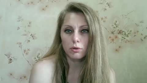 Snapshot of roxyfox18x01 chatting on May 13, 2026, 8:12 am roxyfox18x01 online show from May 13, 2026, 8:12 am