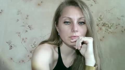 Snapshot of roxyfox18x01 chatting on May 20, 2026, 7:25 am roxyfox18x01 online show from May 20, 2026, 7:25 am