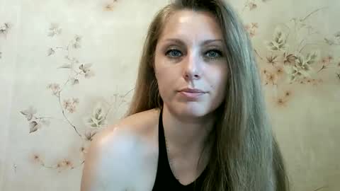 Snapshot of roxyfox18x01 chatting on May 22, 2026, 7:59 am roxyfox18x01 online show from May 22, 2026, 7:59 am