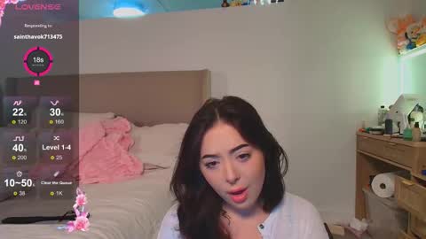 Snapshot of roxylilosh chatting on February 4, 2026, 2:17 am Roxy online show from February 4, 2026, 2:17 am