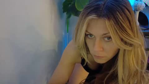 Snapshot of roxynyes chatting on May 25, 2026, 8:09 am Roxy Nyes online show from May 25, 2026, 8:09 am