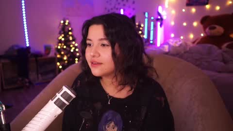 roxysuh online show from December 10, 2024, 12:38 pm