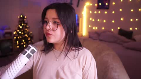 roxysuh online show from February 2, 2025, 5:21 am