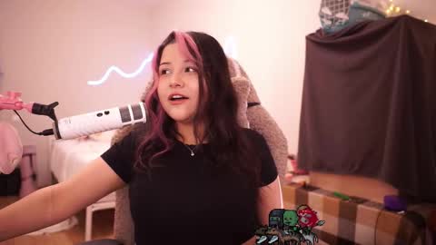 roxysuh online show from September 27, 2025, 7:13 am